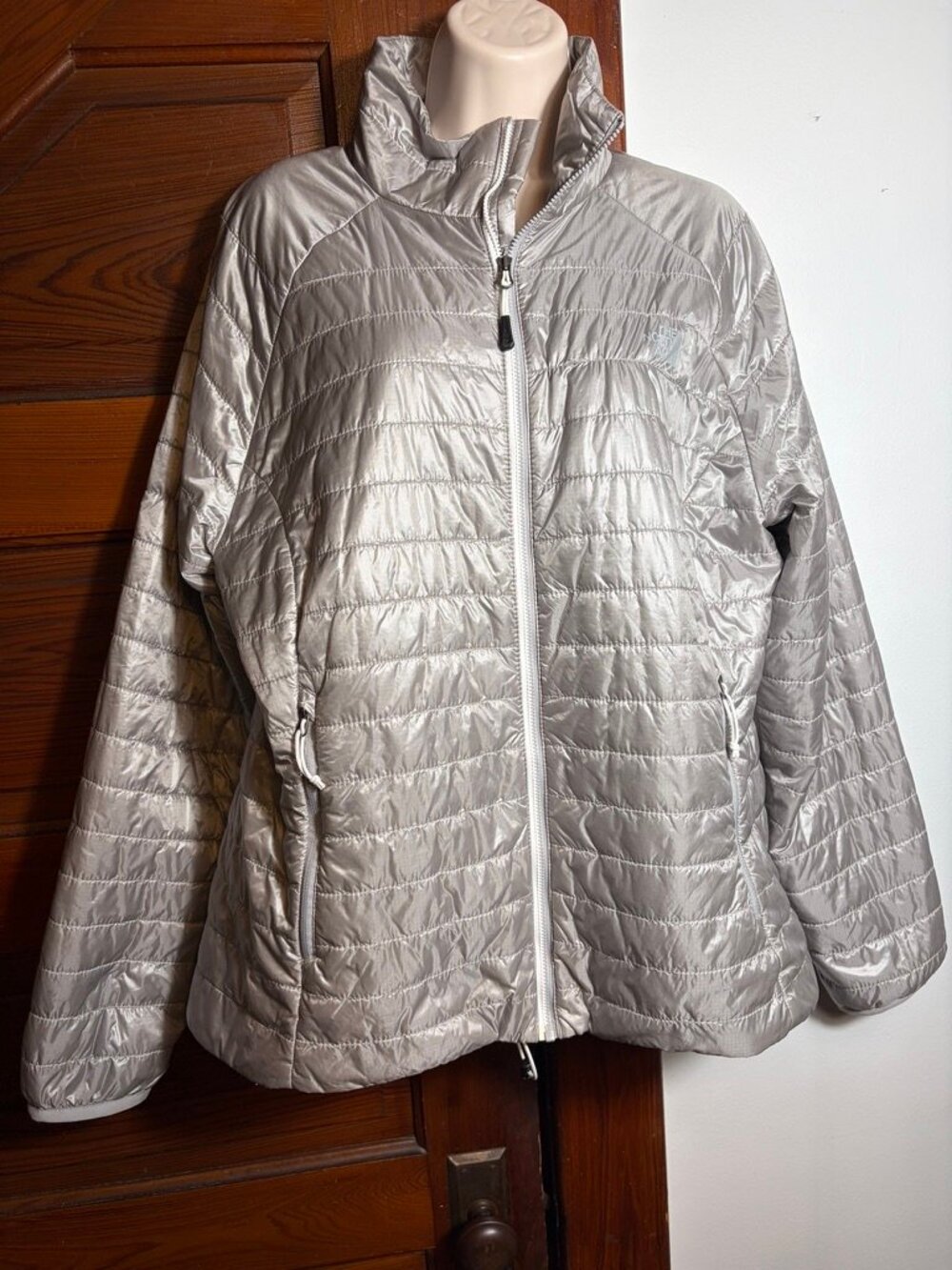 The North Face Women’s XL Silver Gray Lightweight Packable Winter Jacket